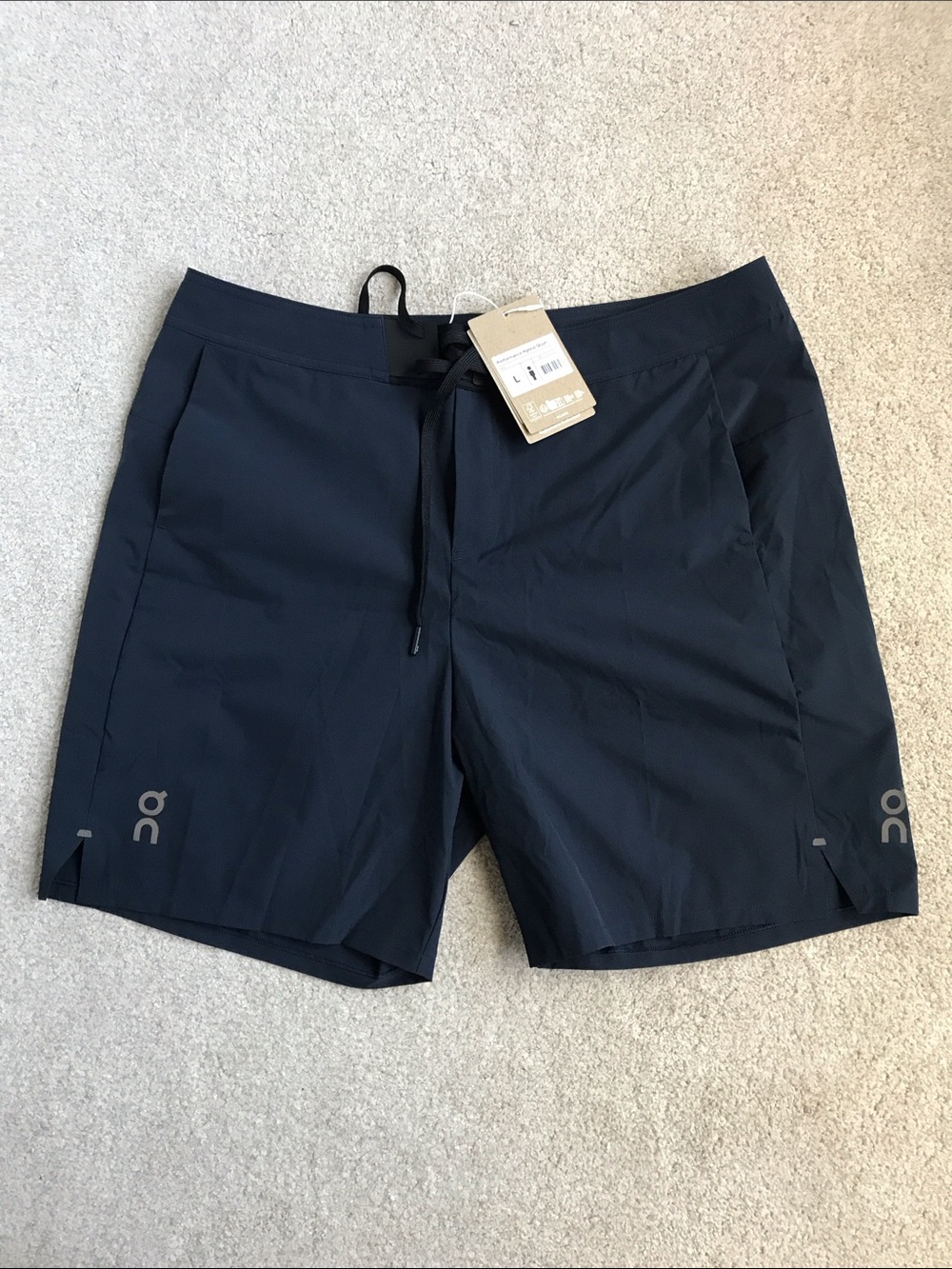 On Running Men's Navy Performance Hybrid Shorts Large NWT